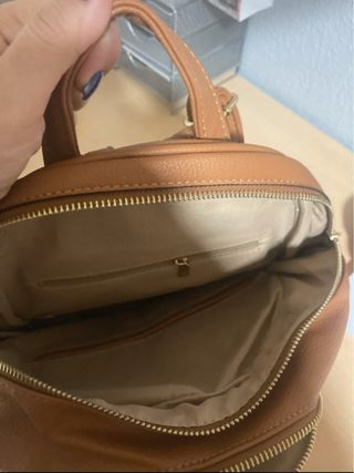 Bolso Mochila Casual Marrón con Tachuelas Doradas