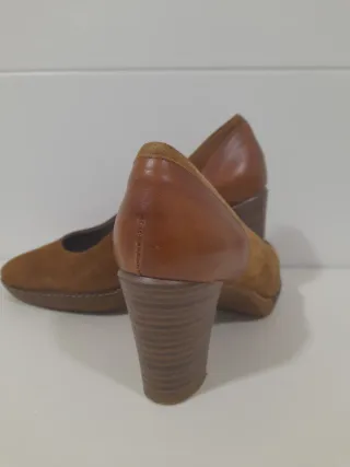 Zapatos de ante marrón tacón 39.