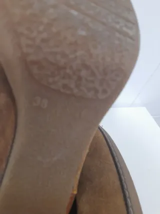 Zapatos de ante marrón tacón 39.