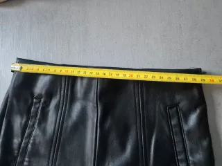 Pantalón cuero sintético forrado