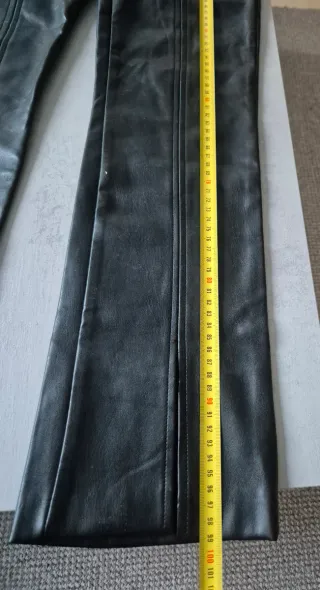 Pantalón cuero sintético forrado