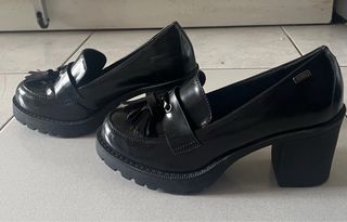 Zapatos de tacón MTNG charol plataforma