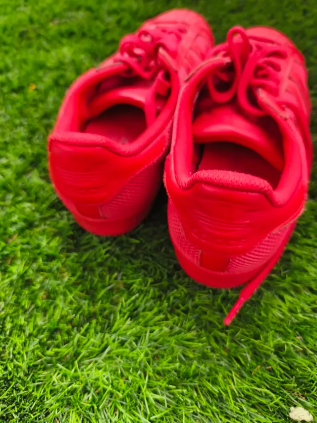 Adidas super star color rojo unisex talla 42