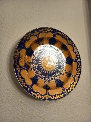 Piatti Antichi in Ceramica e Porcellana