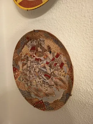 Piatti Antichi in Ceramica e Porcellana