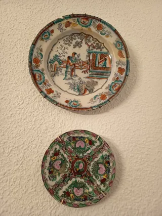 Piatti Antichi in Ceramica e Porcellana