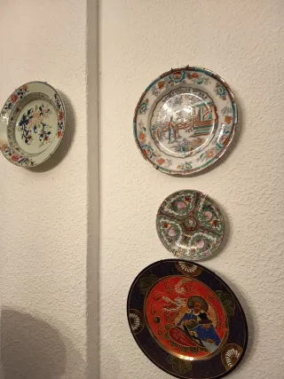 Piatti Antichi in Ceramica e Porcellana