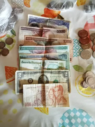 Lote de Billetes y Monedas Antiguas