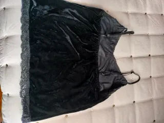 Top terciopelo negro con encaje