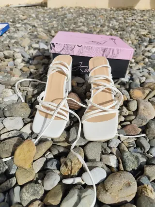 Tacones blancos lace up