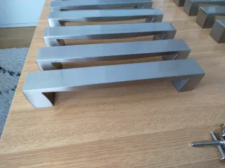 14 Tiradores para muebles de cocina metálicos