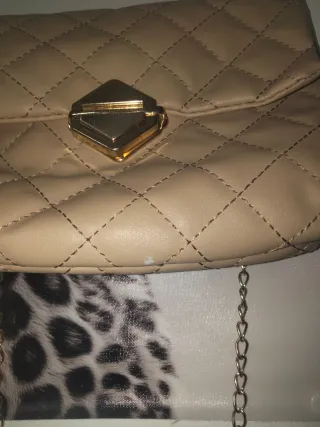 Bolso de hombro acolchado beige