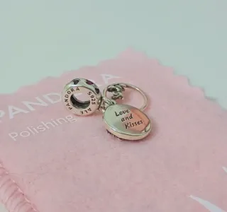 Charm colgante Amor y Besos Mickey Mouse y Minnie.