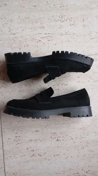 Mocasines negros suela track