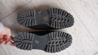 Mocasines negros suela track