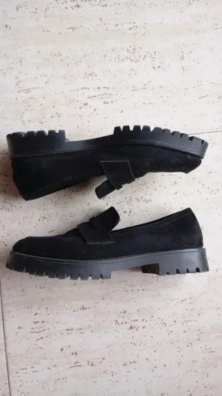 Mocasines negros suela track