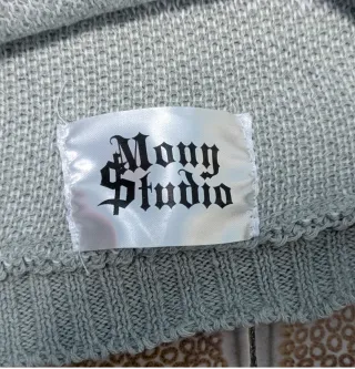 Sudadera gris con símbolo de dólar