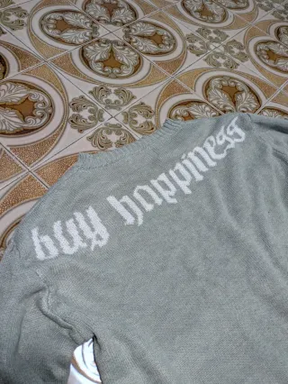 Sudadera gris con símbolo de dólar