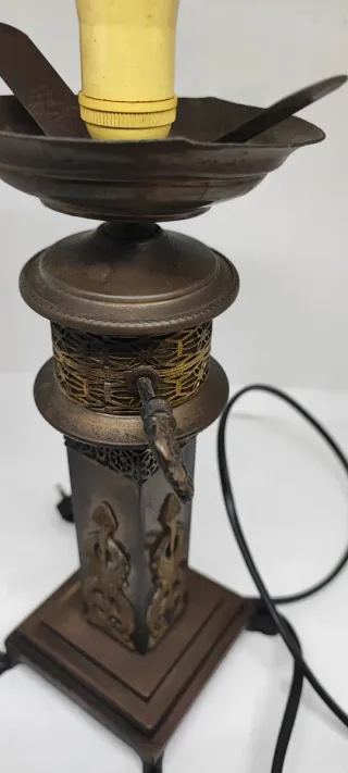 Lampada vintage metallo decorata