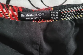 FALDA/PANTALÓN A CUADROS ROJOS.