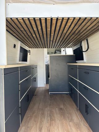 Alquiler furgoneta camper Volkswagen Crafter