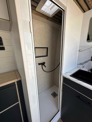 Alquiler furgoneta camper Volkswagen Crafter