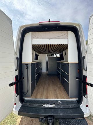 Alquiler furgoneta camper Volkswagen Crafter