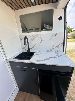 Alquiler furgoneta camper Volkswagen Crafter