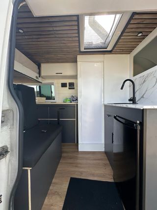 Alquiler furgoneta camper Volkswagen Crafter