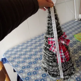 Albero di Natale con fiocco rosso