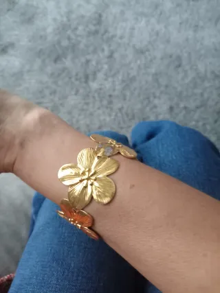Brazalete dorado flor