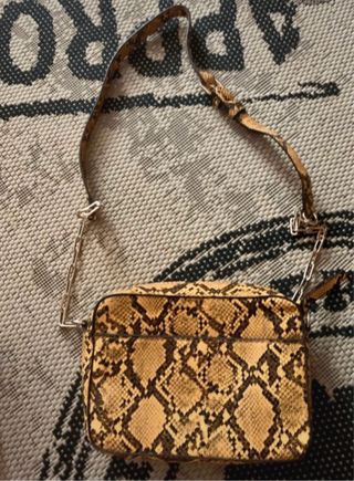 Bolso estampado piel de serpiente