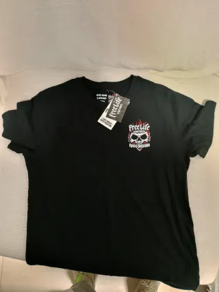 Camiseta Kaos Urbano Negra