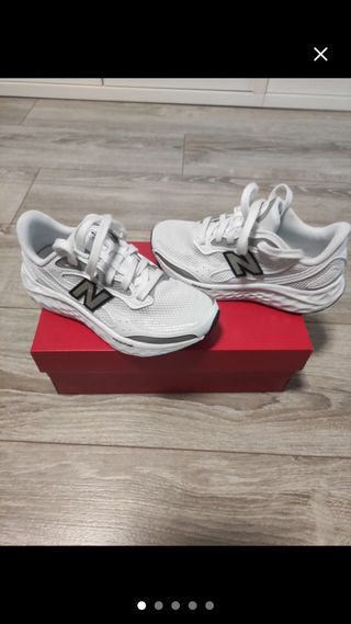 New Balance Blancas/Gris Talla [Talla]