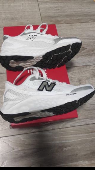 New Balance Blancas/Gris Talla [Talla]