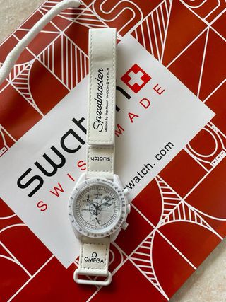 Omega x Swatch Mission to Moonphase Snoopy bianco