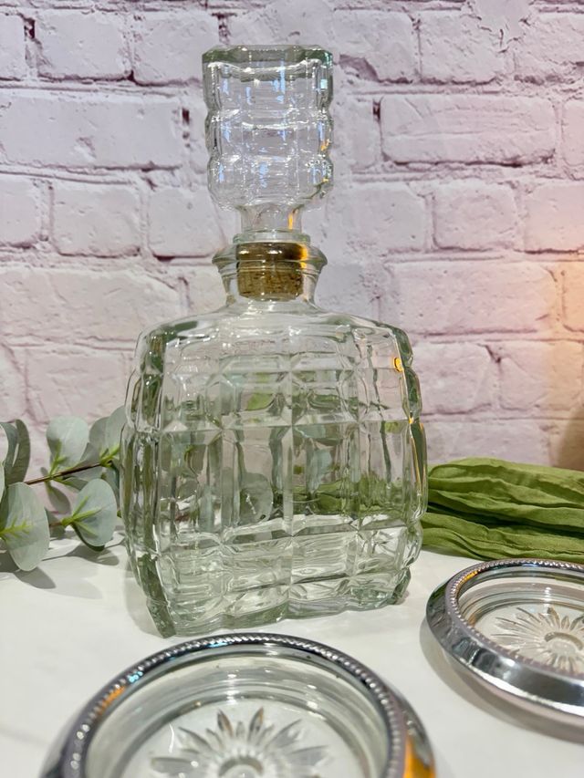 Licorera di vetro con 4 sottobicchieri