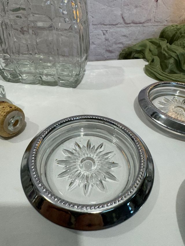 Licorera di vetro con 4 sottobicchieri