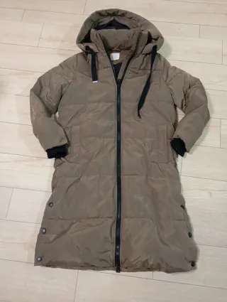 Abrigo plumífero largo marrón Primark