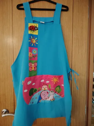 Delantal de maestra. Nuevo, sin estrenar.