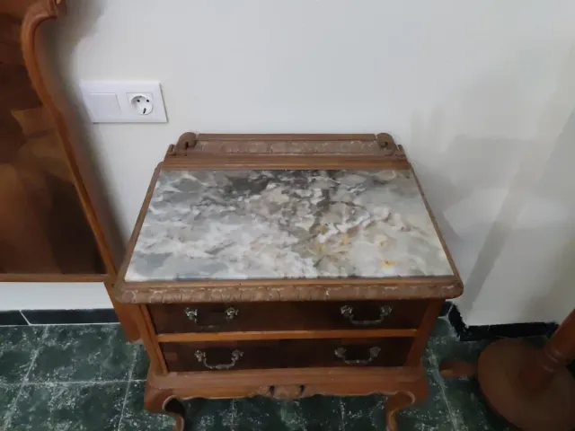Comodino antico in legno e marmo