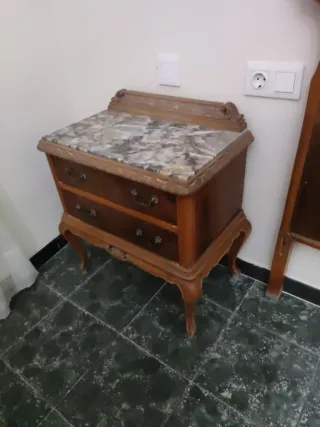 Comodino antico in legno e marmo