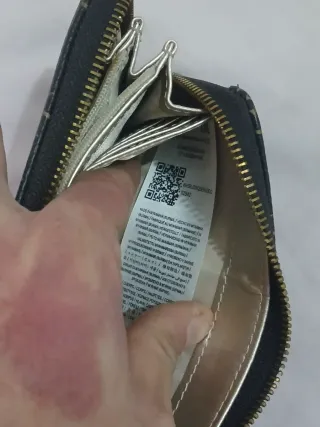 Cartera Guess Marrón y Dorada