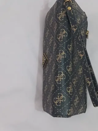 Cartera Guess Marrón y Dorada