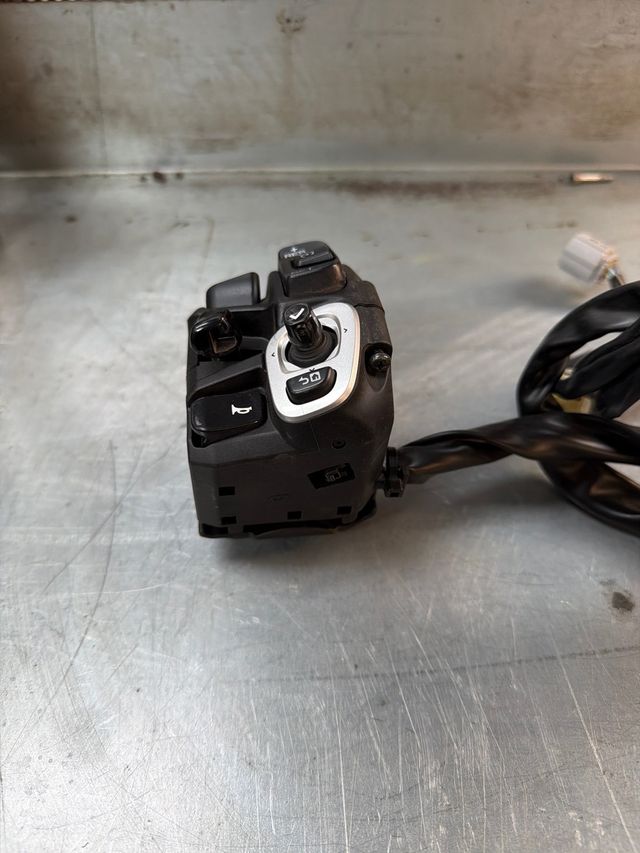 Piña Luces Yamaha T-Max 560 2023