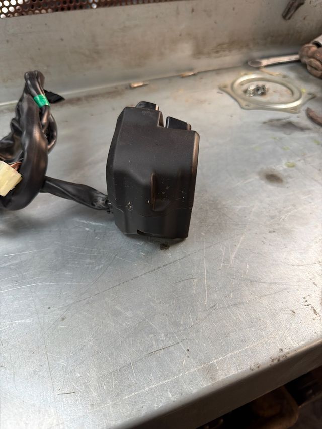 Piña Luces Yamaha T-Max 560 2023