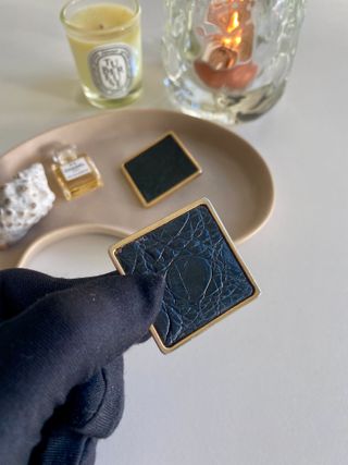 Pendientes Loewe 1980s Cuadrados Dorado y Piel Cro