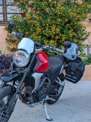 Parabrisas aluminio para Scrambler con soporte gps