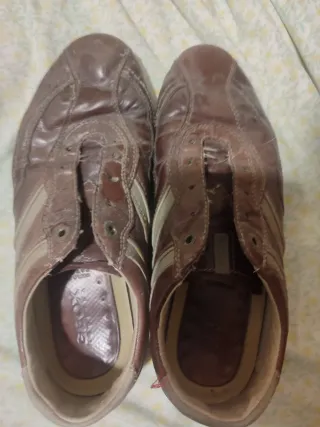 Zapatos de golf marrones