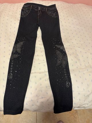 Mallas negras con pedrería plateada
